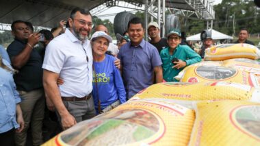 Governador Wilson Lima entrega 70 toneladas de alimentos para instituições sociais atendidas pelo PAA