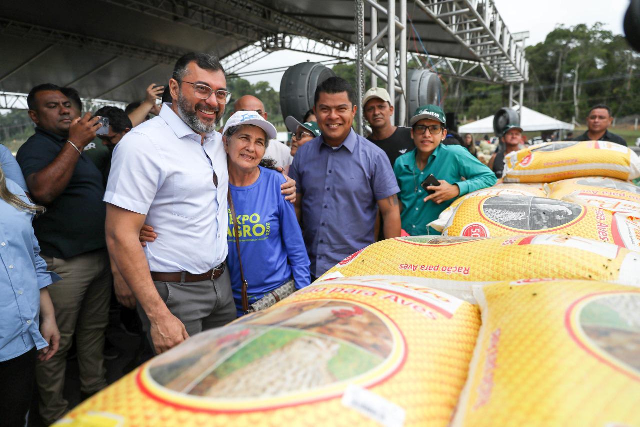 No momento, você está visualizando Governador Wilson Lima entrega 70 toneladas de alimentos para instituições sociais atendidas pelo PAA