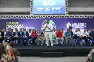 Leia mais sobre o artigo Governador Wilson Lima entrega 800 títulos definitivos para famílias da capital pelo programa Amazonas Meu Lar