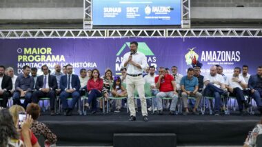 Governador Wilson Lima entrega 800 títulos definitivos para famílias da capital pelo programa Amazonas Meu Lar