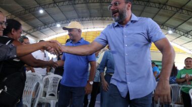 Na semana do Natal, governador Wilson Lima entrega 400 títulos definitivos para moradores de Novo Airão