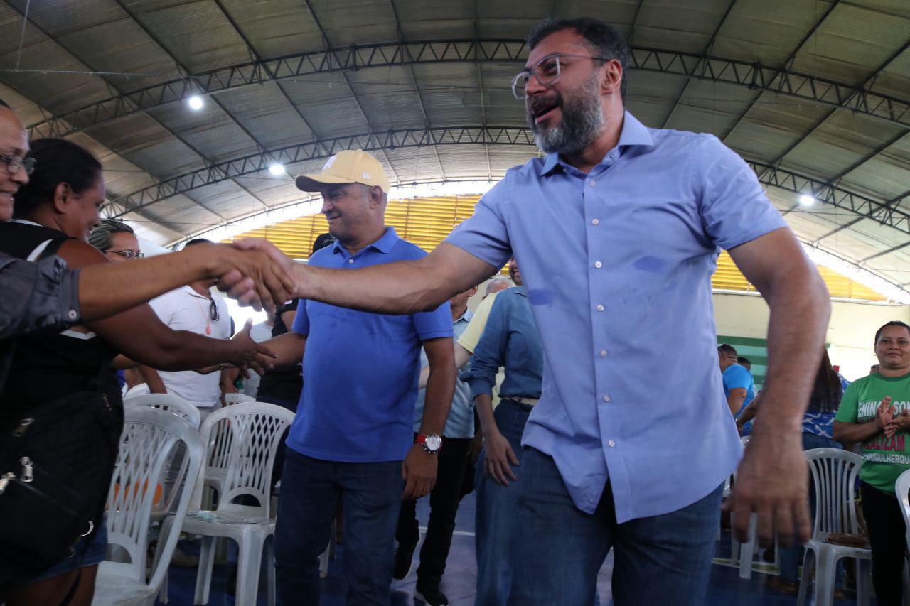 No momento, você está visualizando Na semana do Natal, governador Wilson Lima entrega 400 títulos definitivos para moradores de Novo Airão