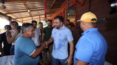 Governador Wilson Lima entrega placas de energia solar a comunidades turísticas de Novo Airão