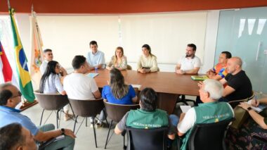 Prefeito David Almeida e equipe técnica da saúde discutem estratégias para combate ao Aedes aegypti em Manaus