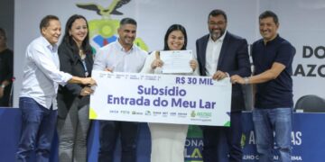 Governador Wilson Lima efetua pagamentos às famílias contempladas por subsídio do Amazonas Meu Lar