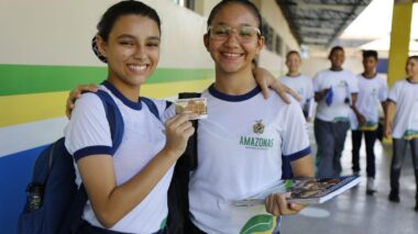 Governo do Amazonas repassa mais R$ 18,4 milhões para manutenção do Passe Livre Estudantil