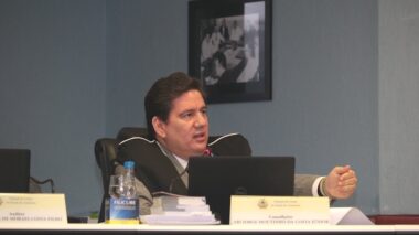 TCE decide afastar conselheiro Ari Moutinho do Tribunal