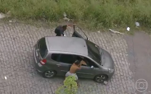 No momento, você está visualizando Traficantes colocam corpo de PM em carro e o jogam da ladeira