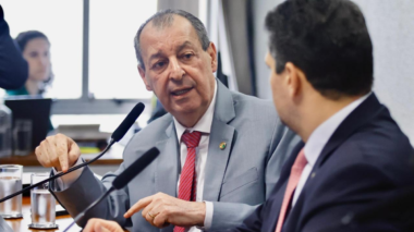 Omar Aziz projeta crescimento da indústria no AM e construção de novo porto em Manaus