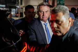 Leia mais sobre o artigo Jair Bolsonaro diz que Michelle irá à posse de Donald Trump