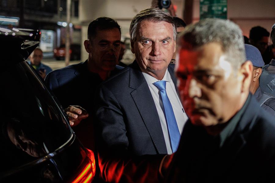 No momento, você está visualizando Jair Bolsonaro diz que Michelle irá à posse de Donald Trump