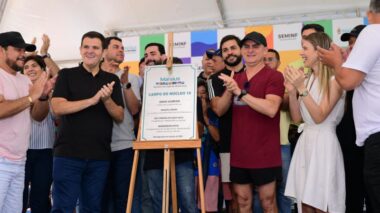 Prefeito David Almeida entrega complexo esportivo revitalizado no bairro Cidade Nova