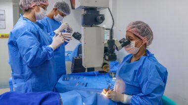 ‘Mais de 12,8 mil pessoas já foram beneficiadas com cirurgia de catarata na rede pública do Estado, em menos de um ano
