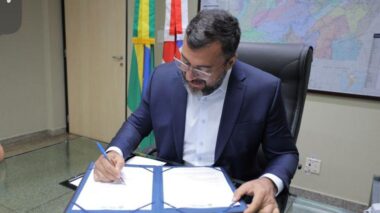 Governador Wilson Lima sanciona lei que institui novo modelo de regionalização do saneamento básico para o interior