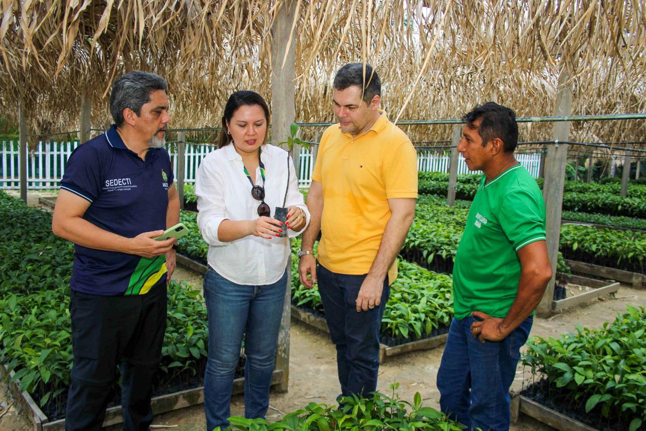 No momento, você está visualizando Governo do Amazonas sanciona lei que fortalece a bioeconomia e impulsiona o desenvolvimento sustentável