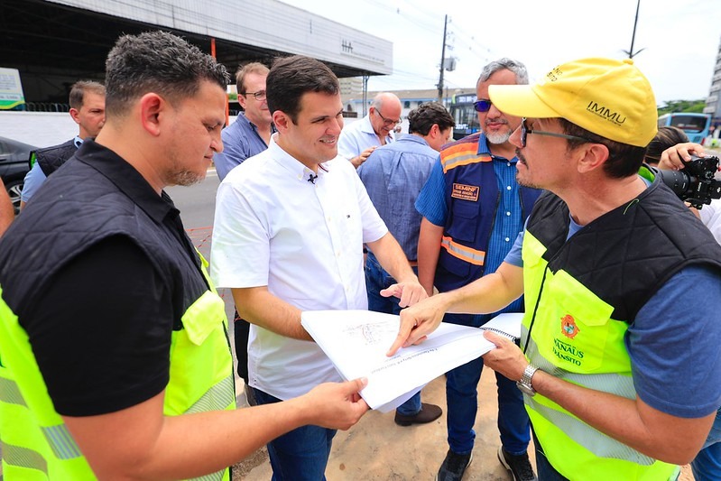 Leia mais sobre o artigo Prefeito em exercício anuncia 19 intervenções para redução de semáforos e tempo de espera em pontos críticos de Manaus