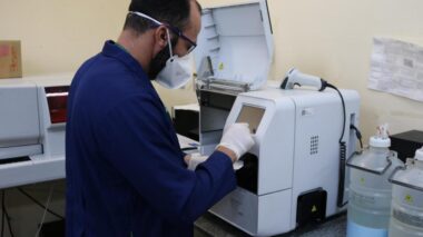 Laboratório de Análises Clínicas da FCecon realiza 761 mil exames em 2024