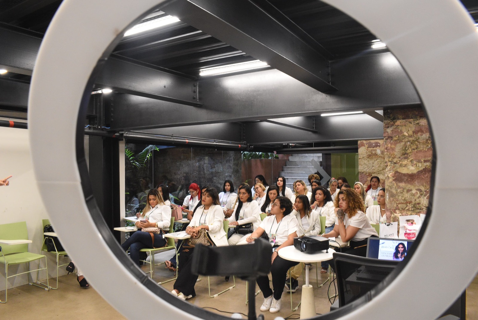 No momento, você está visualizando Prefeitura de Manaus oferta 150 vagas para o workshop ‘Harmonização Facial: Transforme Vidas com Beleza e Bem-Estar’