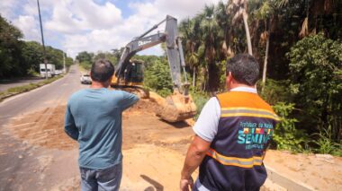 Prefeitura de Manaus atua em obra emergencial de contenção de erosão no bairro da Paz