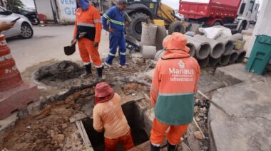 Prefeitura de Manaus trabalha na implantação de nova rede de drenagem profunda no bairro Educandos