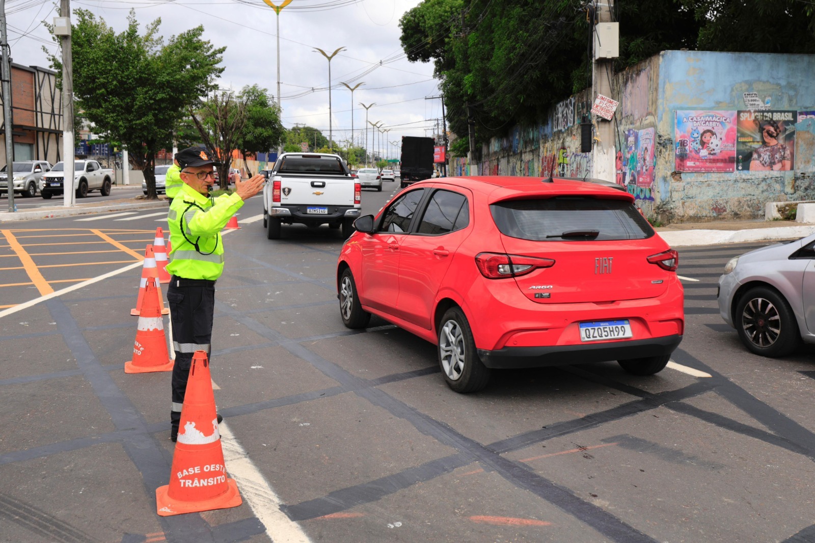 Leia mais sobre o artigo Prefeitura conclui primeira fase de intervenção e trânsito é alterado na Constantino Nery a partir desta terça-feira