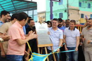 Leia mais sobre o artigo Prefeito David Almeida entrega complexo esportivo revitalizado no Armando Mendes