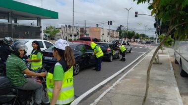 Prefeitura de Manaus realiza ação de orientação na Constantino Nery motoristas e pedestres sobre intervenções viárias