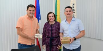 Prefeito de Manaus recebe visita de cortesia da presidente do TCE-AM, Yara Lins