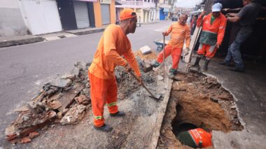 Prefeitura atende solicitação de moradores e trabalha em rede de drenagem profunda no Novo Aleixo
