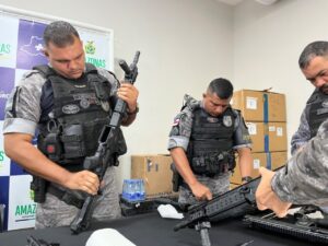 Leia mais sobre o artigo Policiais Civis e Militares recebem instrução para manuseio de novos armamentos adquiridos pelo Governo do Amazonas