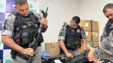 Policiais Civis e Militares recebem instrução para manuseio de novos armamentos adquiridos pelo Governo do Amazonas