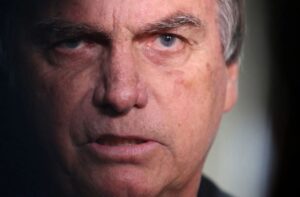 Leia mais sobre o artigo Bolsonaro diz estar preparado para possível prisão e critica PF