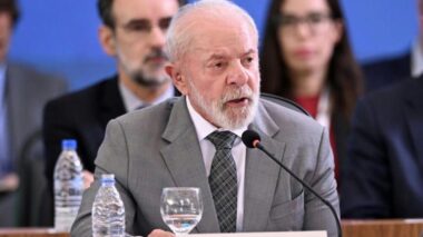 Governo Lula critica tentativa dos EUA de ‘politizar’ decisões judiciais do Brasil
