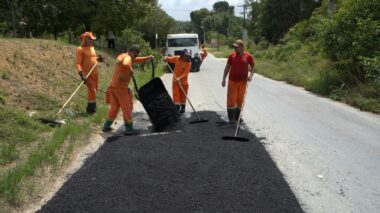 Prefeitura de Manaus avança com serviços de recuperação asfáltica no ramal do Brasileirinho neste sábado