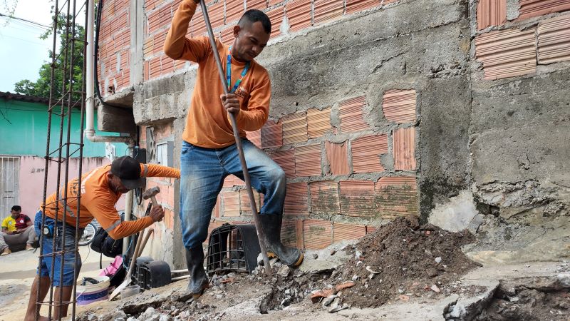 No momento, você está visualizando Prefeitura de Manaus recupera rede de drenagem profunda no bairro Colônia Oliveira Machado