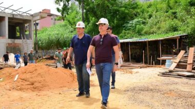 Prefeito David Almeida e o senador Eduardo Braga vistoriam obras das UBS Porte 4 em Manaus