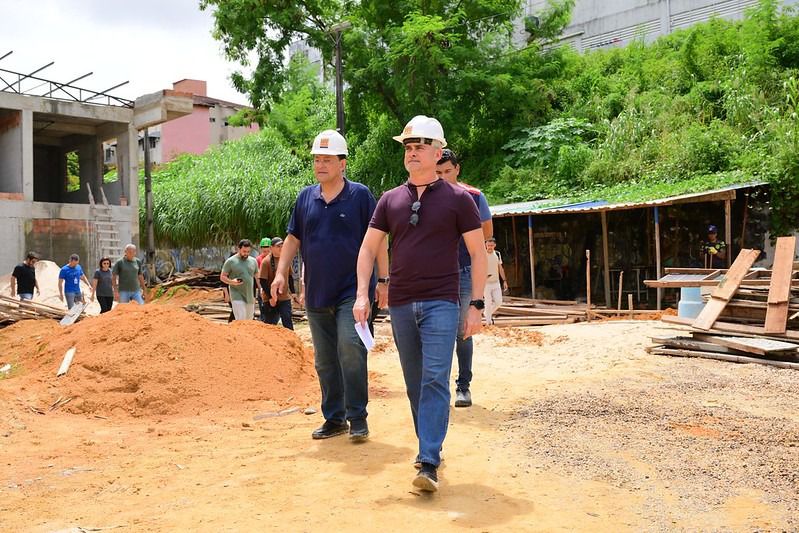 Leia mais sobre o artigo Prefeito David Almeida e o senador Eduardo Braga vistoriam obras das UBS Porte 4 em Manaus