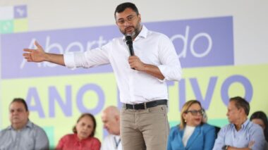 Governador Wilson Lima abre ano letivo da capital com lançamento de projeto para inserir estudantes no mercado de trabalho