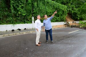 Leia mais sobre o artigo Prefeito determina liberação imediata da avenida Mário Ypiranga após serviços para conter desbarrancamento