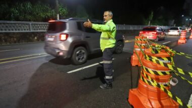 Com ação imediata, Prefeitura de Manaus libera avenida Mário Ypiranga Monteiro em apenas 3 horas de trabalho