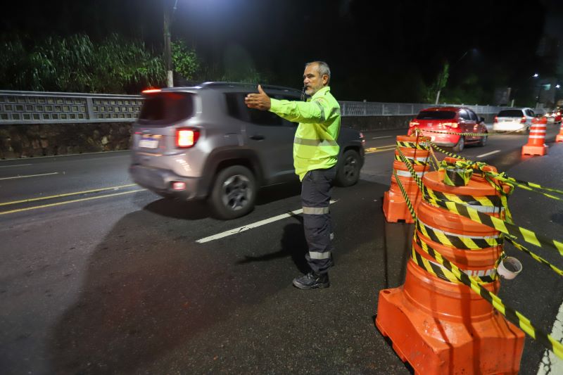 No momento, você está visualizando Com ação imediata, Prefeitura de Manaus libera avenida Mário Ypiranga Monteiro em apenas 3 horas de trabalho