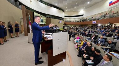 Prefeito David Almeida entrega Mensagem Governamental na CMM, destaca avanços históricos e ações prioritárias