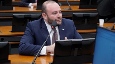 “Amazonas é prisioneiro da burocracia e do radicalismo ambiental”, afirma deputado Fausto Santos Jr.