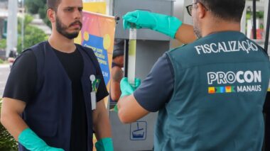 Procon Manaus realiza operação em postos de combustíveis em parceria com a ANP