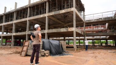 Prefeito David Almeida vistoria construção da nova sede do Implurb e anuncia inauguração em agosto