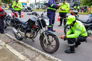 Leia mais sobre o artigo Prefeitura de Manaus fiscaliza quase 600 motocicletas na operação conjunta ‘Cavalo de Aço’