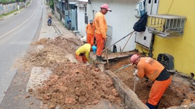 Equipes da prefeitura reforçam trabalhos de infraestrutura no bairro Lírio do Vale