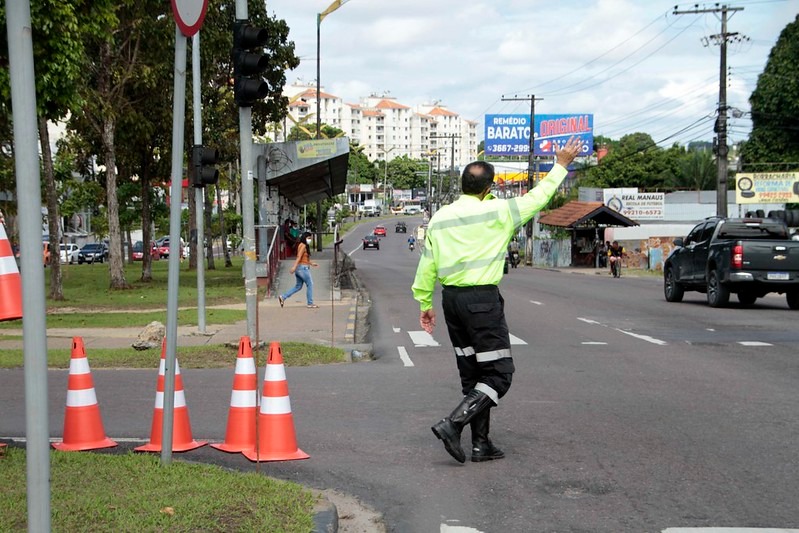 Leia mais sobre o artigo Prefeitura de Manaus interdita vias e monitora a fluidez no trânsito no final de semana