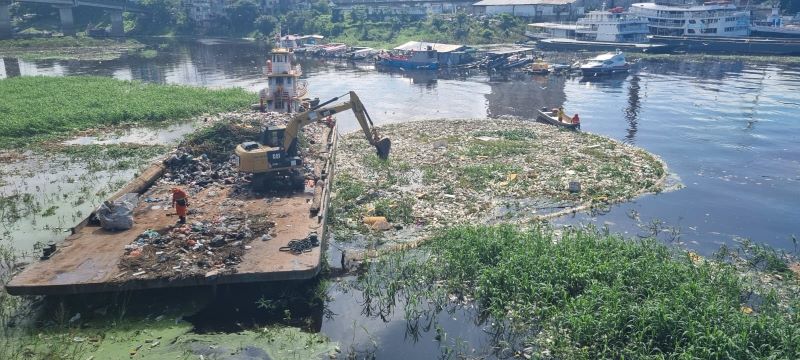 Leia mais sobre o artigo Prefeitura intensifica limpeza na orla do rio Negro e reforça conscientização sobre descarte irregular