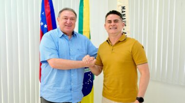 Prefeito David Almeida recebe deputado Átila Lins e destaca emenda de R$ 12 milhões para infraestrutura